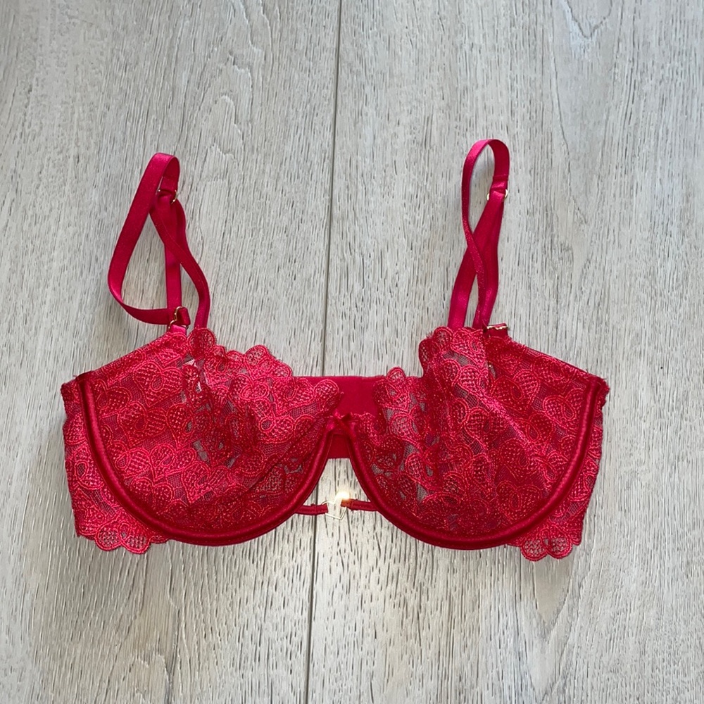 Never worn “32D” but I would argue 32C red Victoria’s Secret lingerie bra!